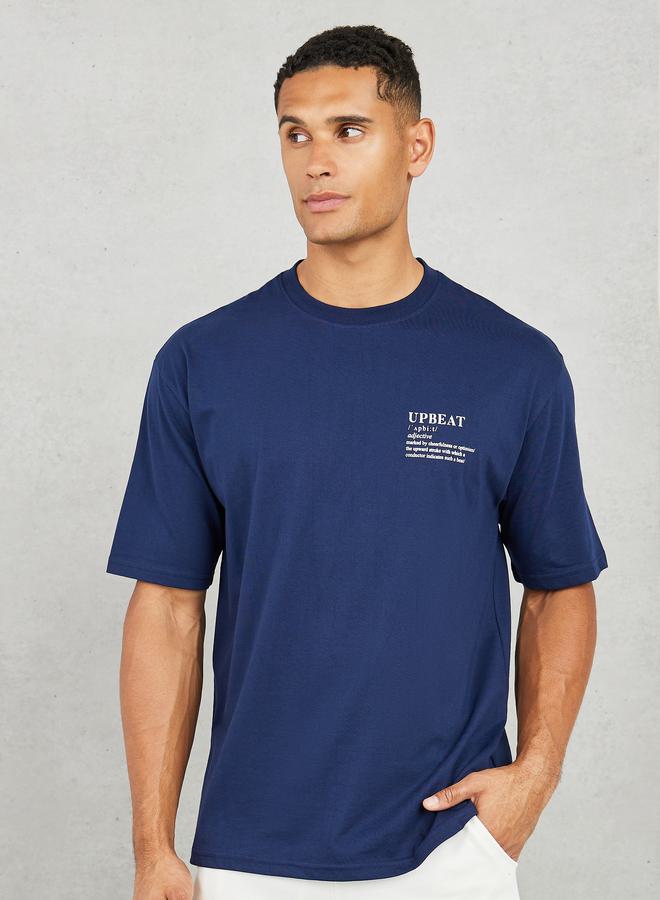 ستايلي تيشيرت قطن بطباعة شعار مرح مقاس كبير - Image 1